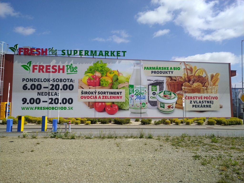 polep vonkajšej fasády supermarketu Fresh OC Solilvaria Prešov